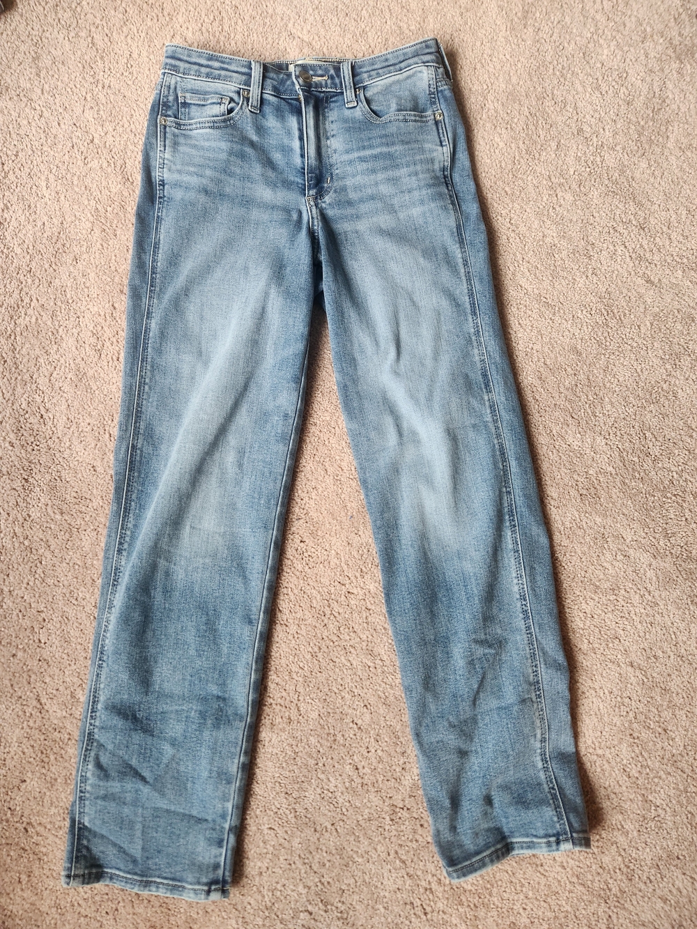 Universal Thread Light Wash Straight-Leg Women’s Jeans